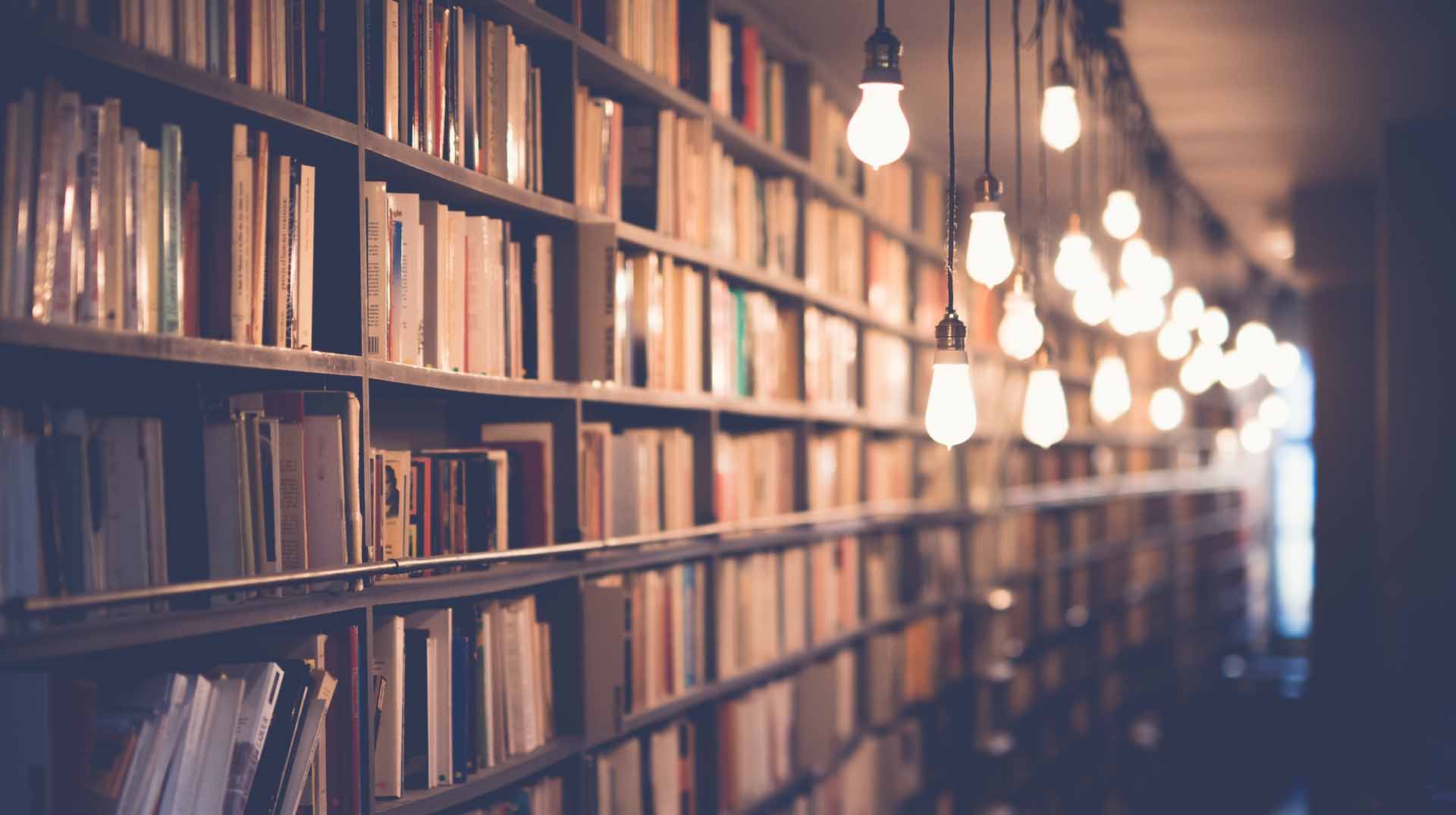 Boekenkast Met Lamp Zoekwoordenonderzoek