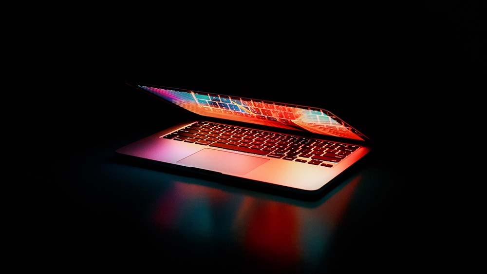 Laptop Scherm Half Dicht Zwarte Achtergrond