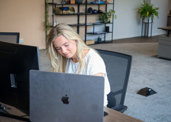 Mirthe Hypd Aan Het Werk Bureau
