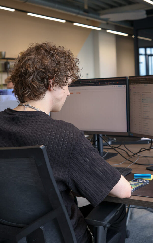 Oscar Werkend Achter Bureau