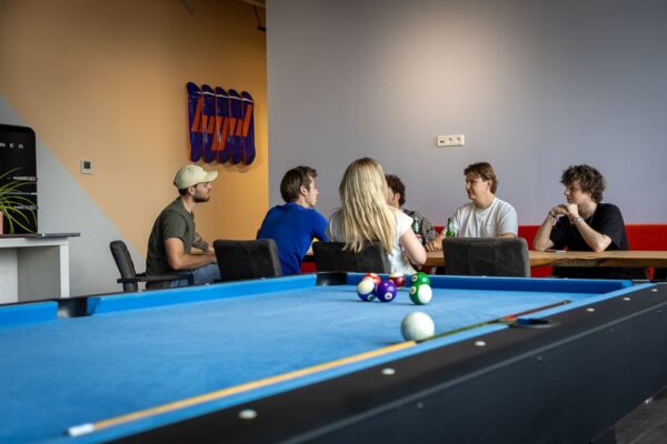 Team Hypd Met Pooltafel In Beeld